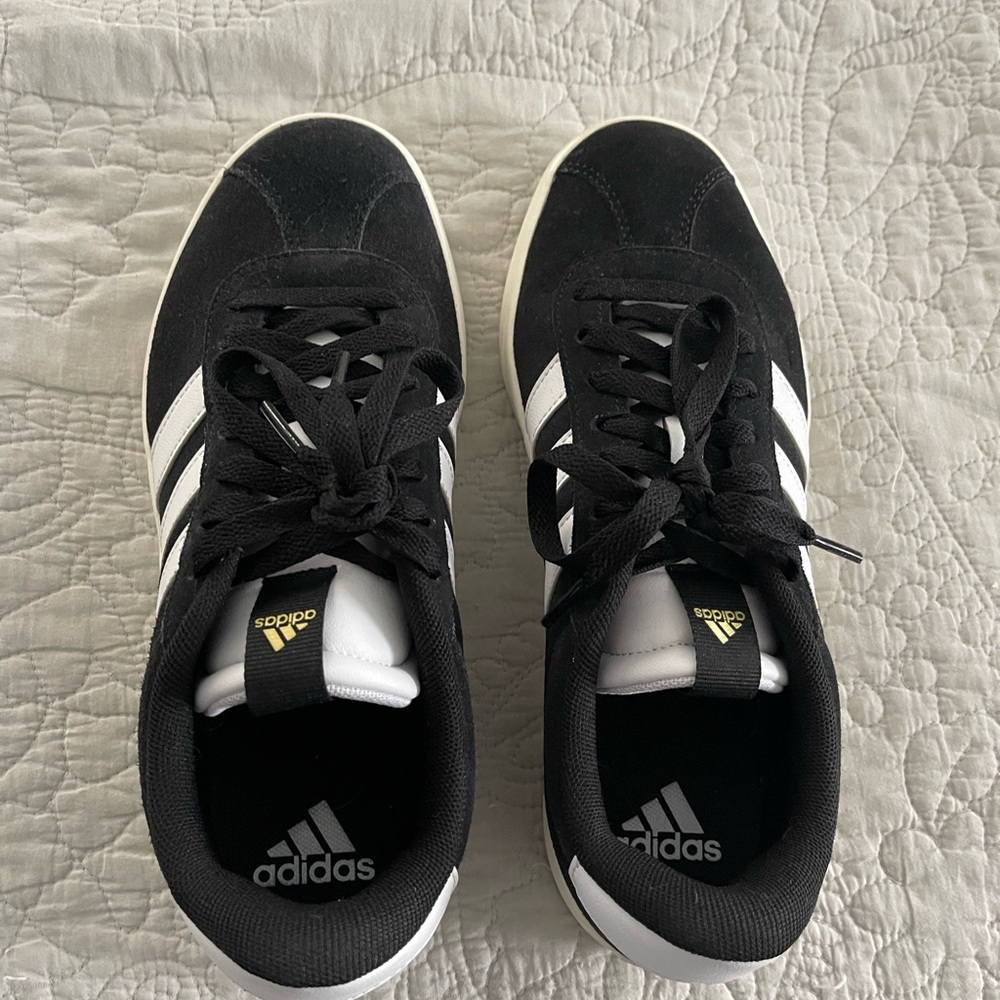 NWOT Adidas Black and White Campus Sneakers